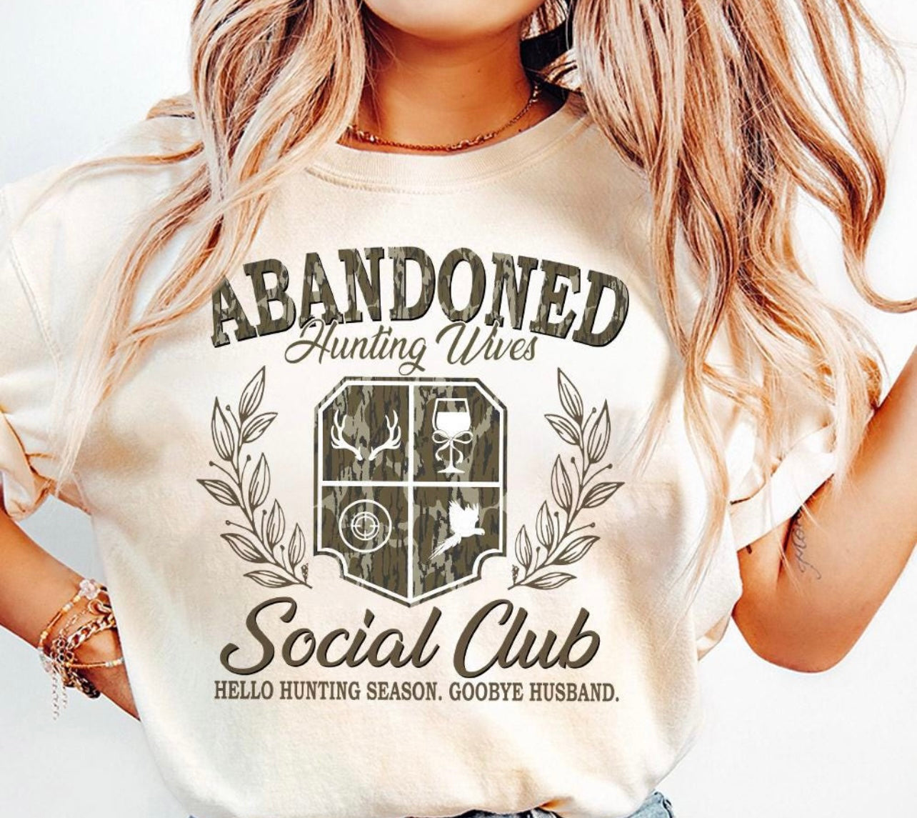 Abandoned hunting wives, Social Club